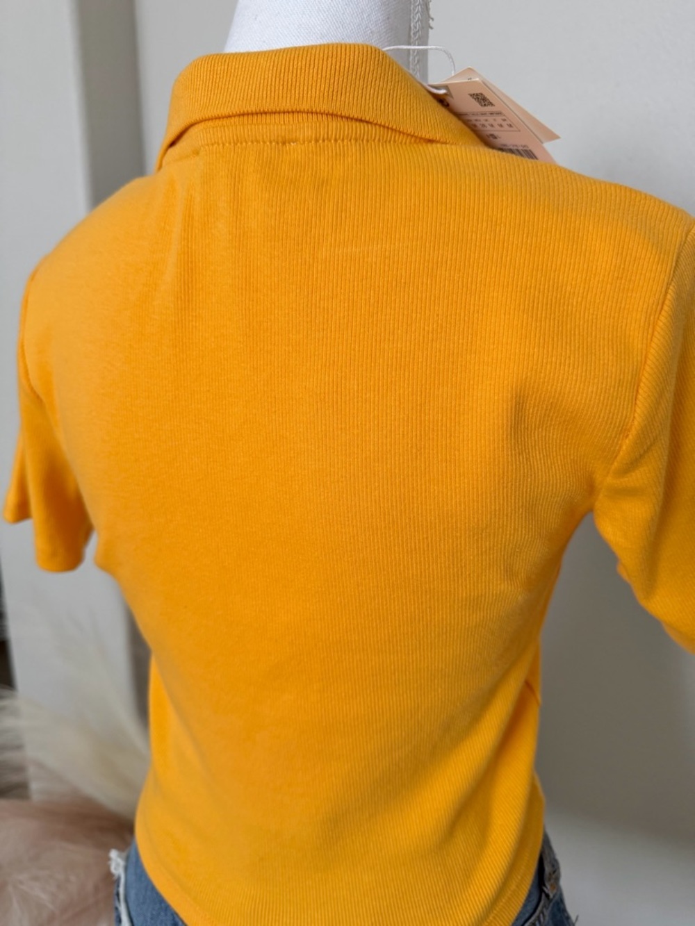 NWT Zara - Women's Short Sleeve V‑Neck Polo Crop Top - Yellow - Picture 4 of 16
